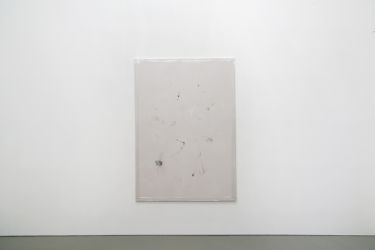 <em>spreadsheet</em>, 185 x 130 cm, acrylic, lacquer, spray-paint, PE film on canvas, installation view Åplus, Berlin 2017