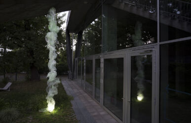 ca. 6 m x 50 cm Durchmesser, Armierungsfolie, Acryl, 2021, <em>PORÖS</em> installation view Lobe Block, Berlin